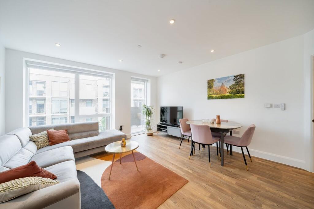 1 bed 1st Floor Flat for rent in Friern Barnet. From Dexters - Muswell Hill