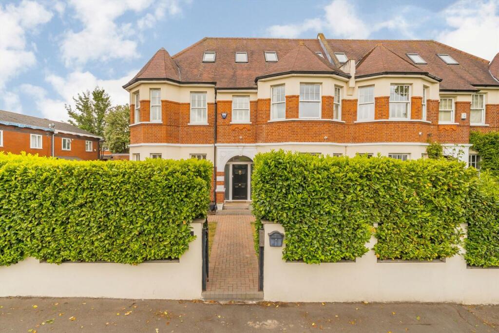 6 bed Semi Detached for rent in Friern Barnet. From Dexters - Muswell Hill 6 bed Semi Detached for rent in Friern Barnet. From Dexters - Muswell Hill