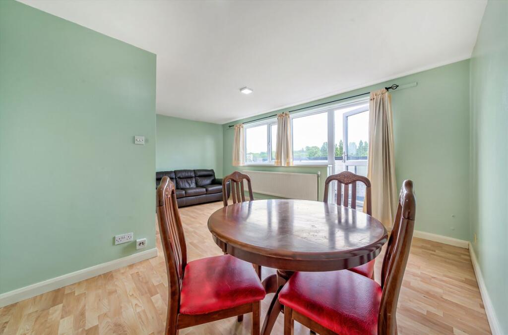 2 bed 1st Floor Flat for rent in Friern Barnet. From Dexters - Muswell Hill