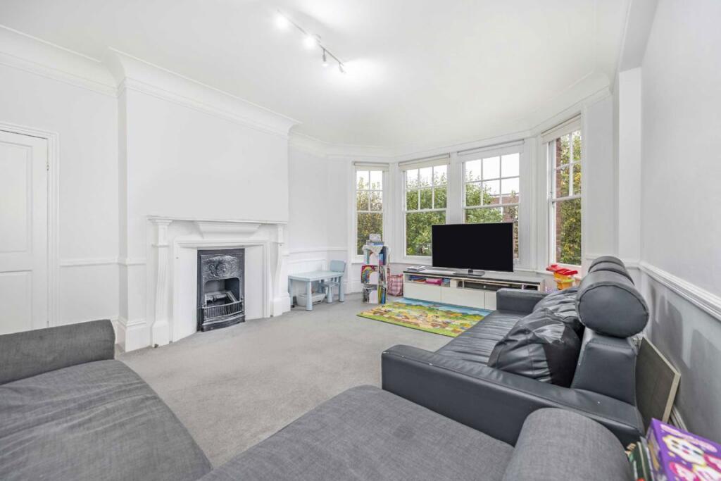 4 bed 1st Floor Flat for rent in London. From Dexters - Muswell Hill