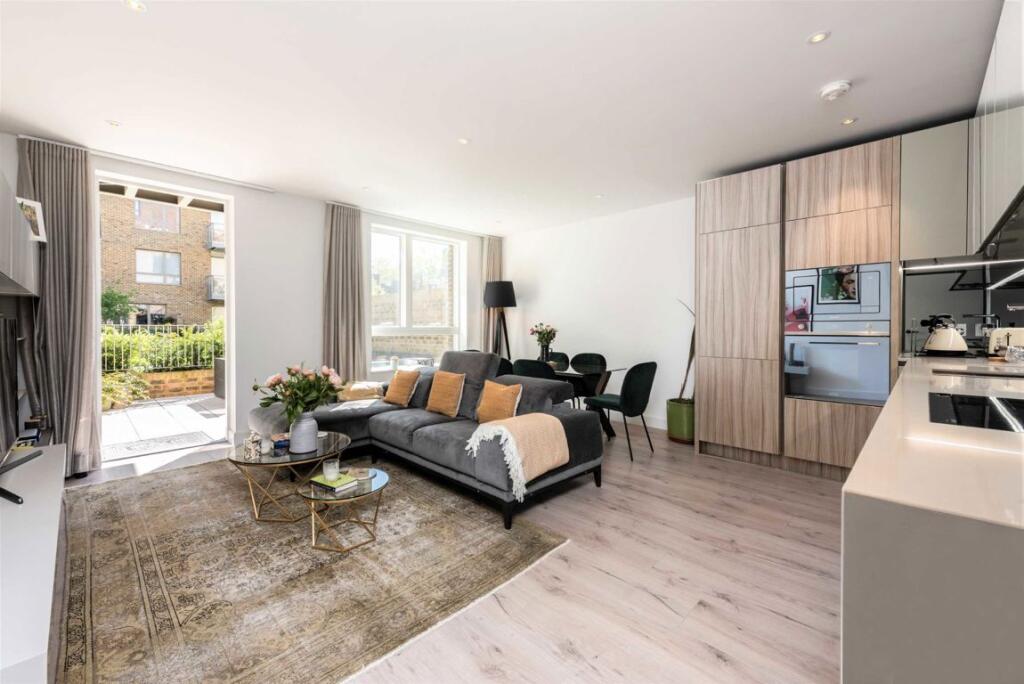 2 bed 1st Floor Flat for rent in London. From Dexters - Muswell Hill