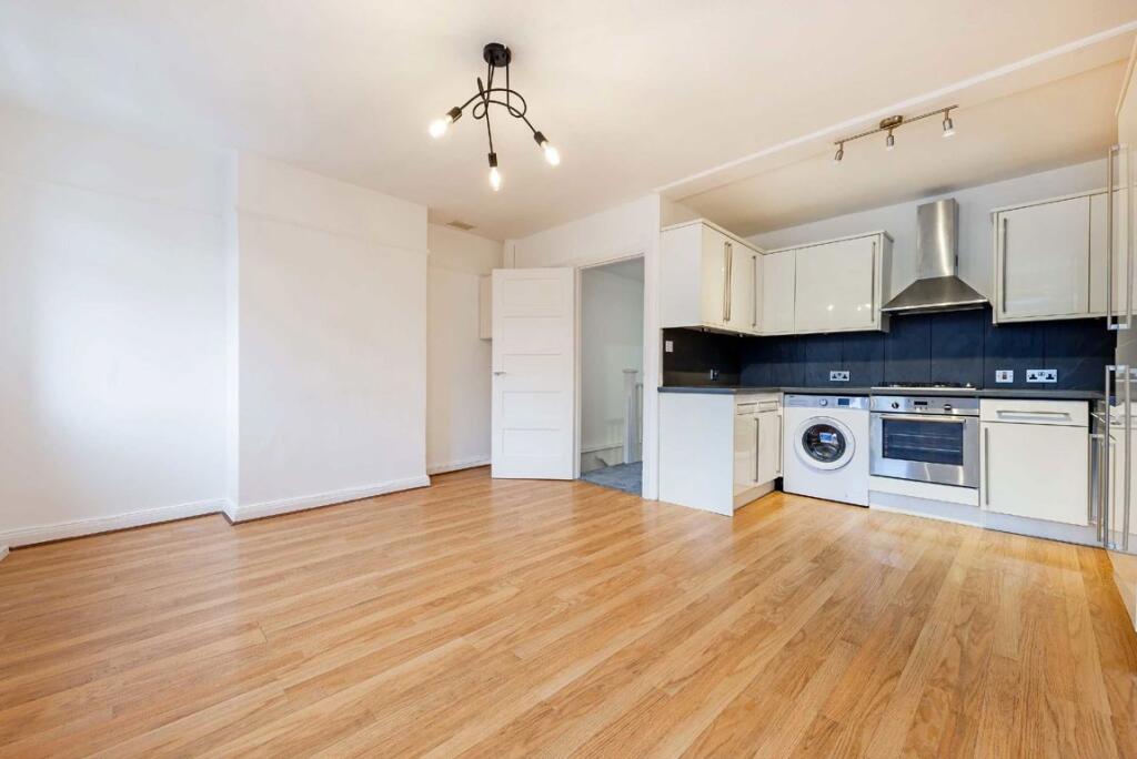 1 bed 1st Floor Flat for rent in Southgate. From Dexters - Muswell Hill