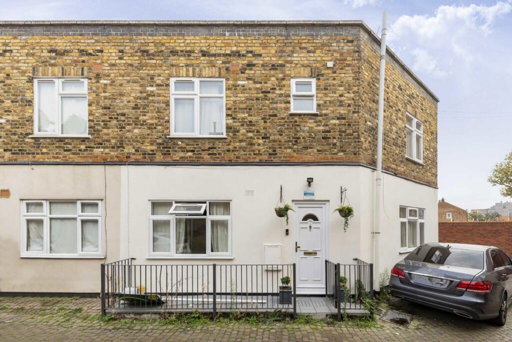 3 bed Detached for rent in Wood Green. From Dexters - Muswell Hill