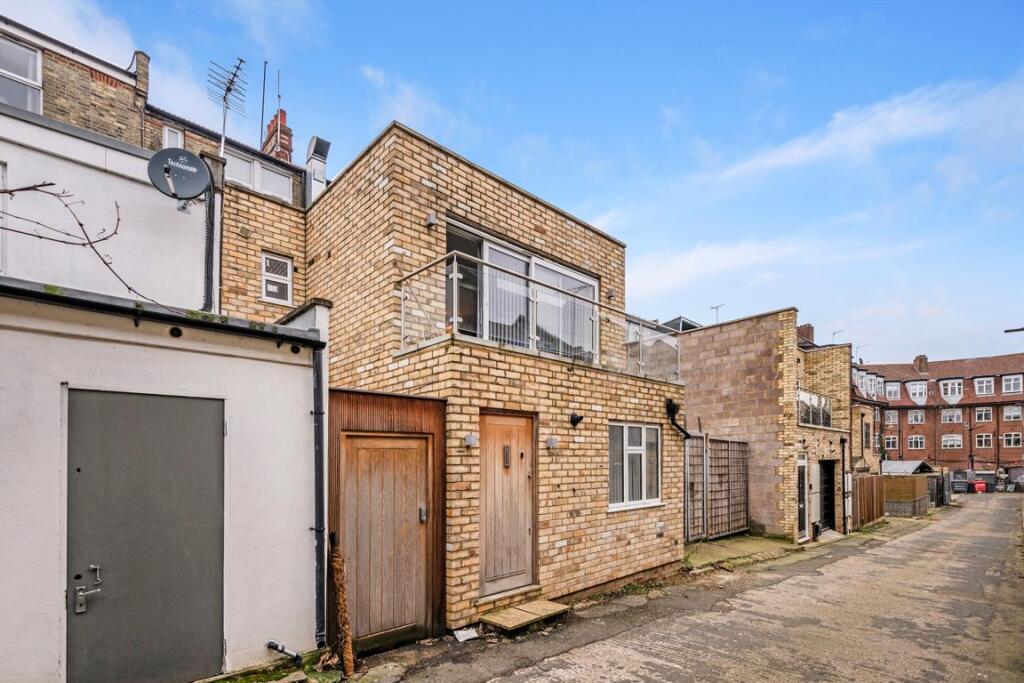 2 bed Detached for rent in London. From Dexters - Muswell Hill