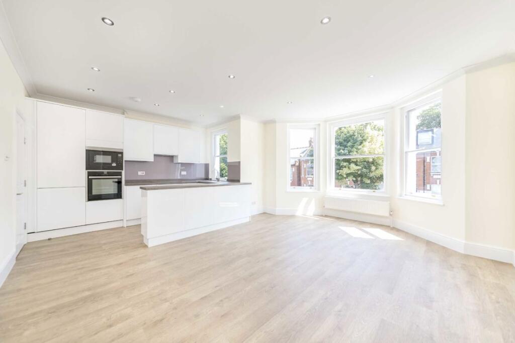 2 bed 1st Floor Flat for rent in London. From Dexters - Muswell Hill
