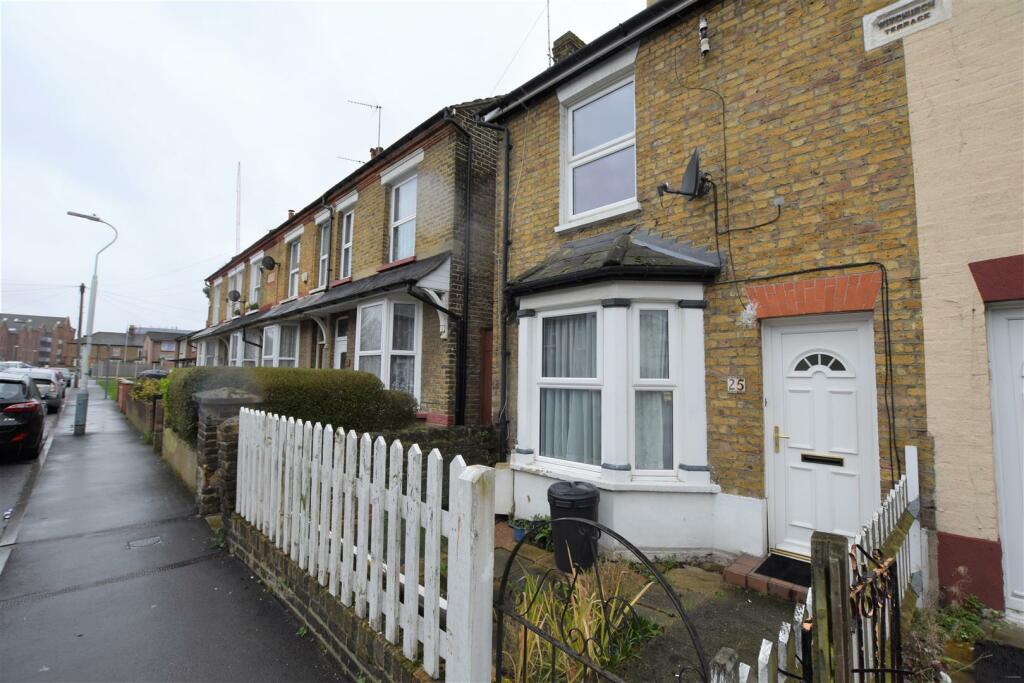 2 bed Detached House for rent in Yiewsley. From Cameron Group