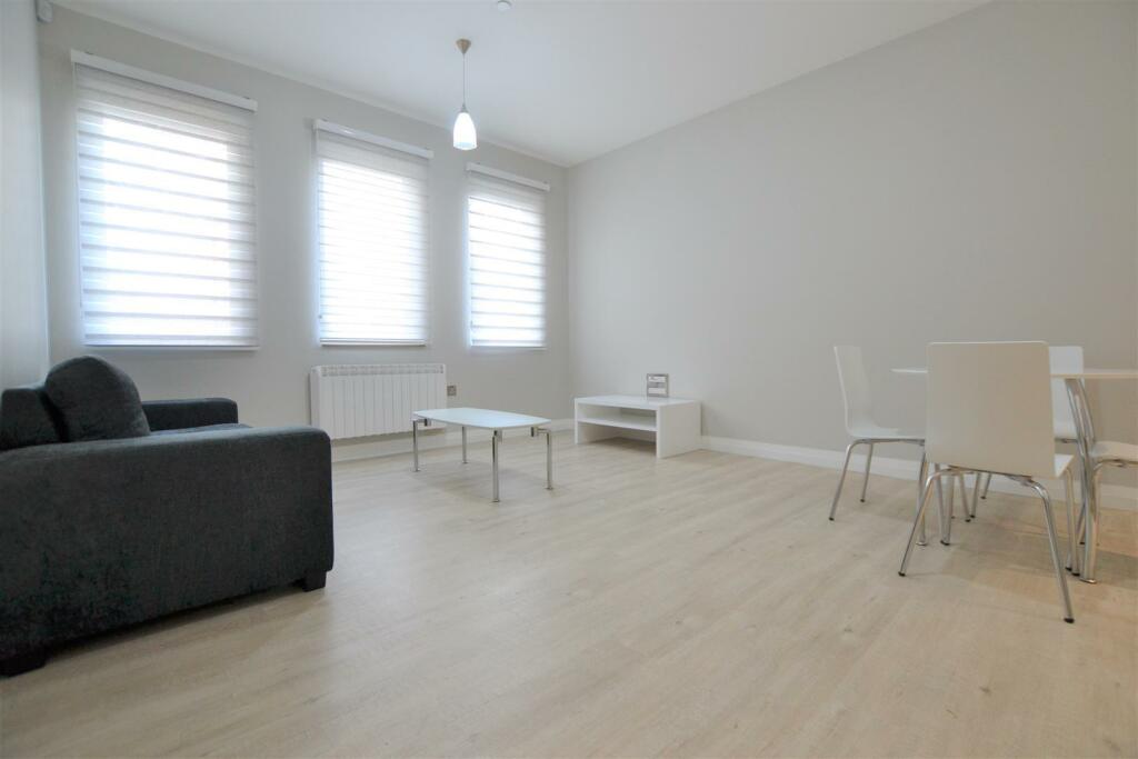 2 bed Apartment for rent in Yiewsley. From Cameron Group