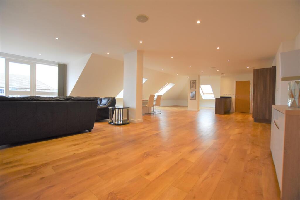 3 bed Apartment for rent in West Drayton. From Cameron Group