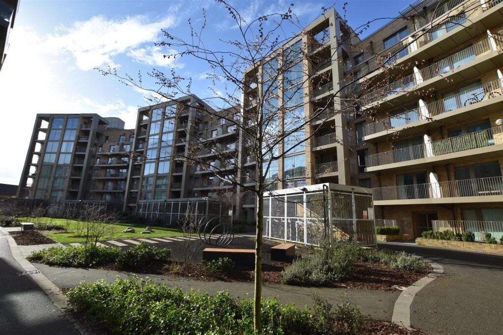 3 bed Apartment for rent in West Drayton. From Cameron Group 3 bed Apartment for rent in West Drayton. From Cameron Group