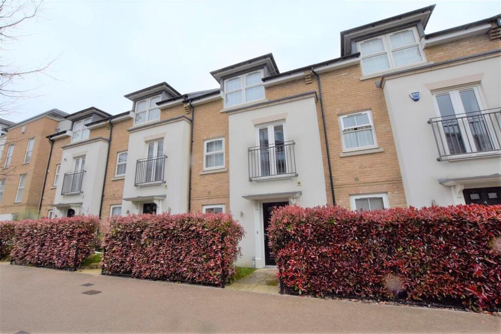 4 bed Detached for rent in West Drayton. From Cameron Group 4 bed Detached for rent in West Drayton. From Cameron Group