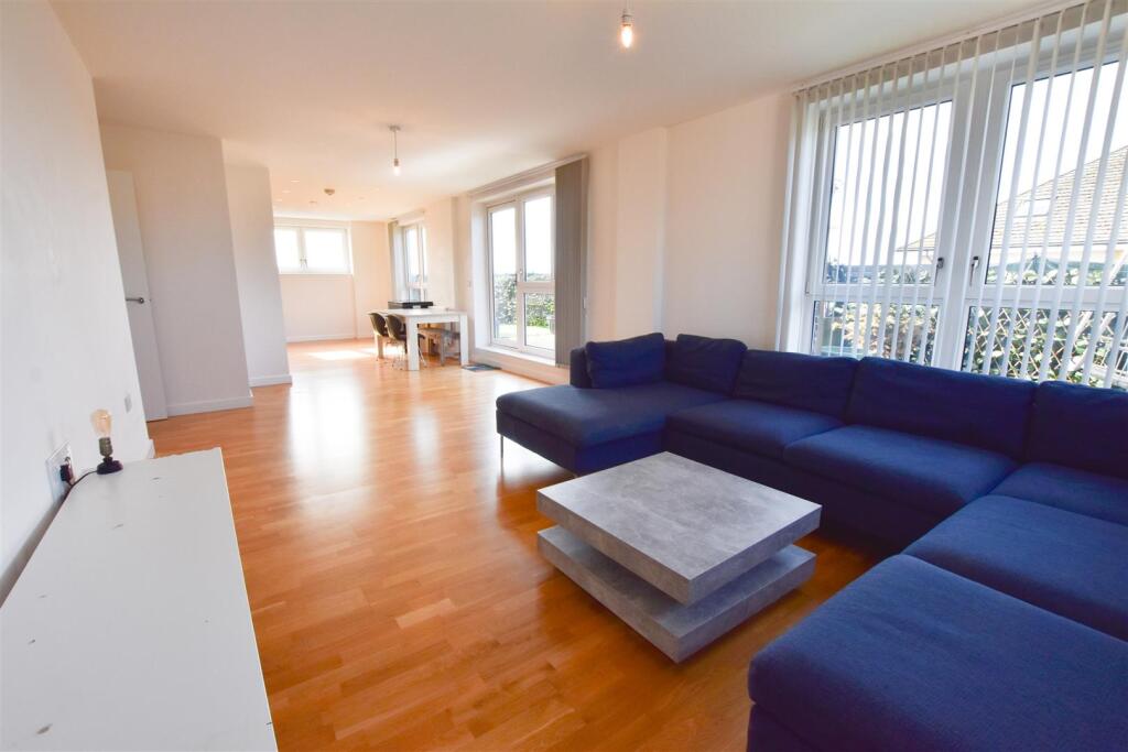 3 bed Apartment for rent in West Drayton. From Cameron Group