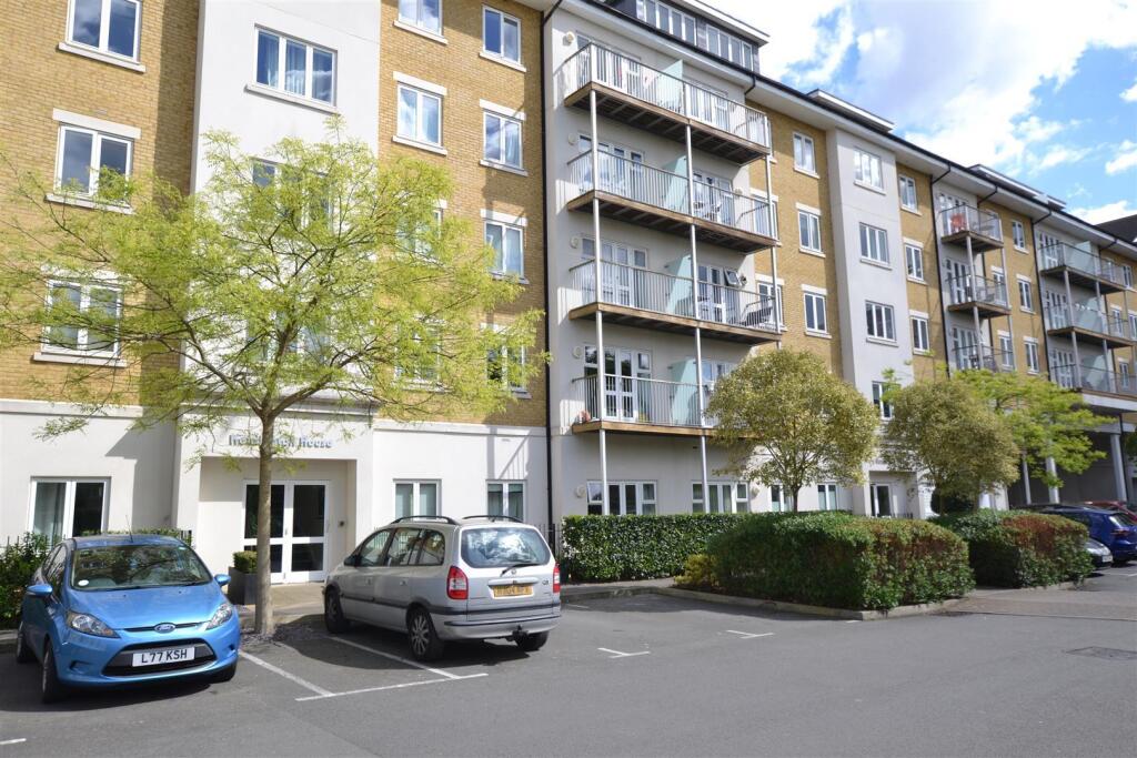 3 bed Apartment for rent in West Drayton. From Cameron Group