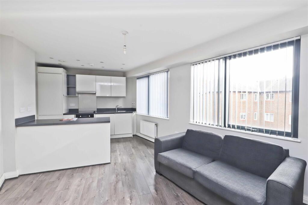 2 bed Apartment for rent in Yiewsley. From Cameron Group