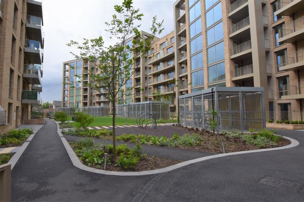 2 bed Apartment for rent in West Drayton. From Cameron Group 2 bed Apartment for rent in West Drayton. From Cameron Group