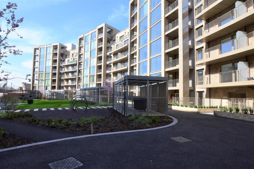 2 bed Apartment for rent in Yiewsley. From Cameron Group