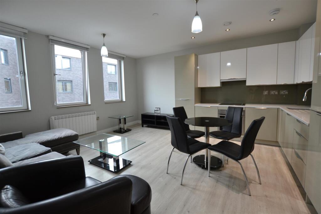 2 bed Apartment for rent in Yiewsley. From Cameron Group 2 bed Apartment for rent in Yiewsley. From Cameron Group