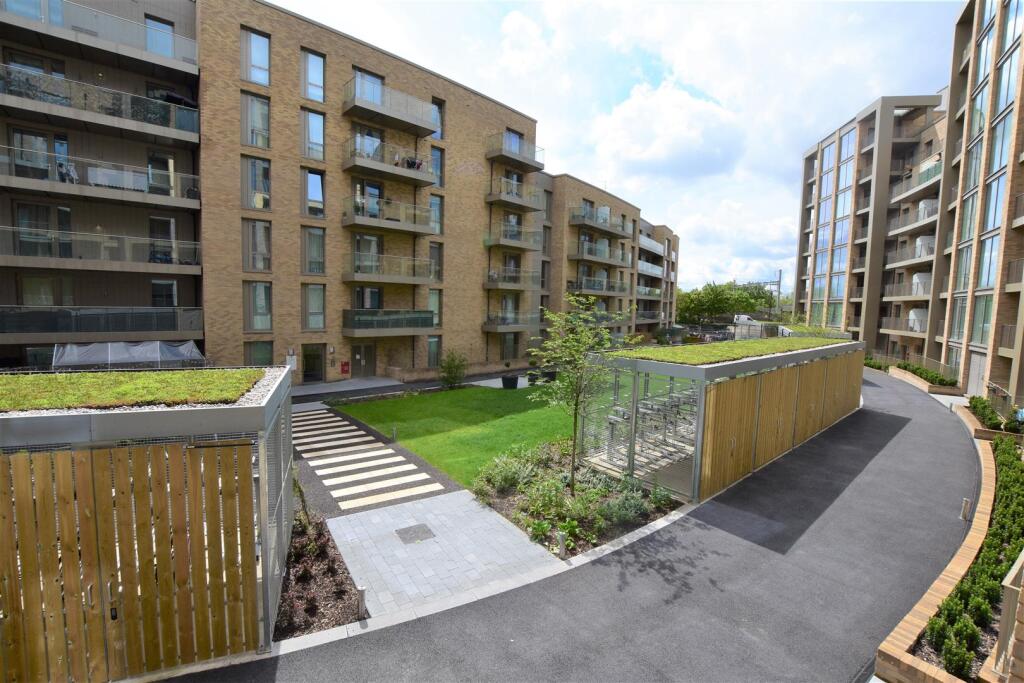 3 bed Apartment for rent in West Drayton. From Cameron Group
