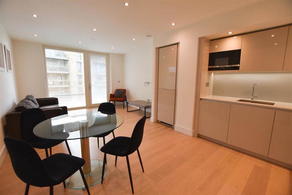 2 bed Apartment for rent in Yiewsley. From Cameron Group