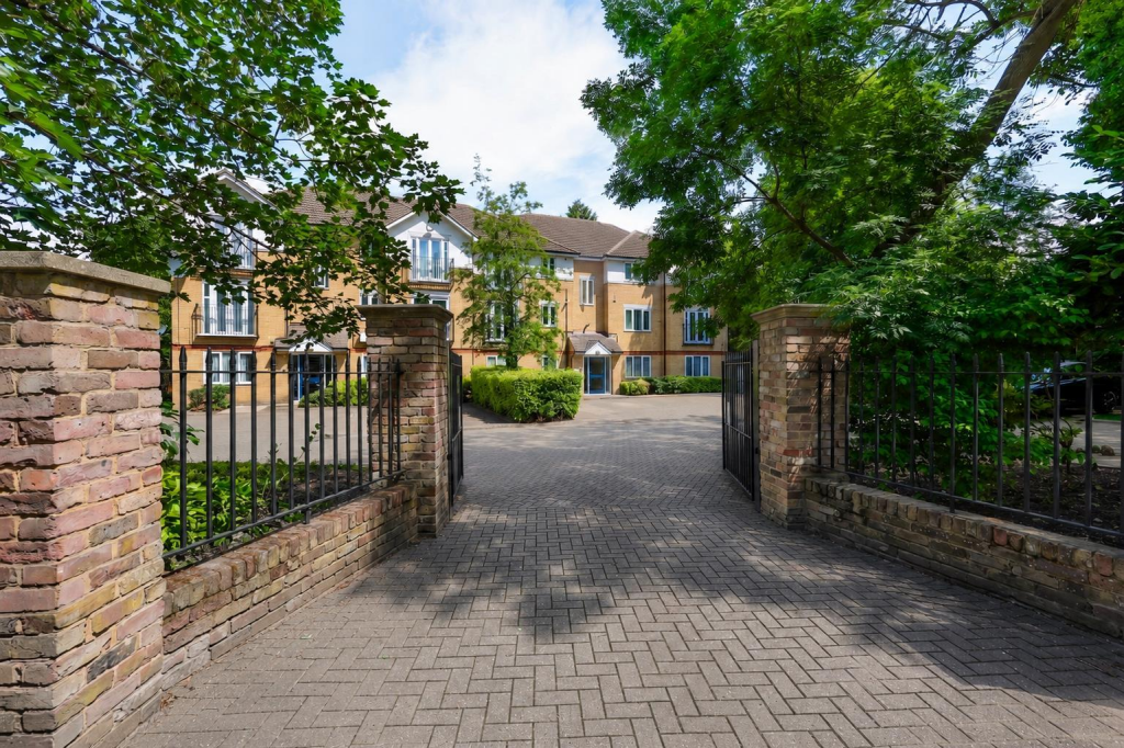 2 bed Apartment for rent in West Drayton. From Cameron Group