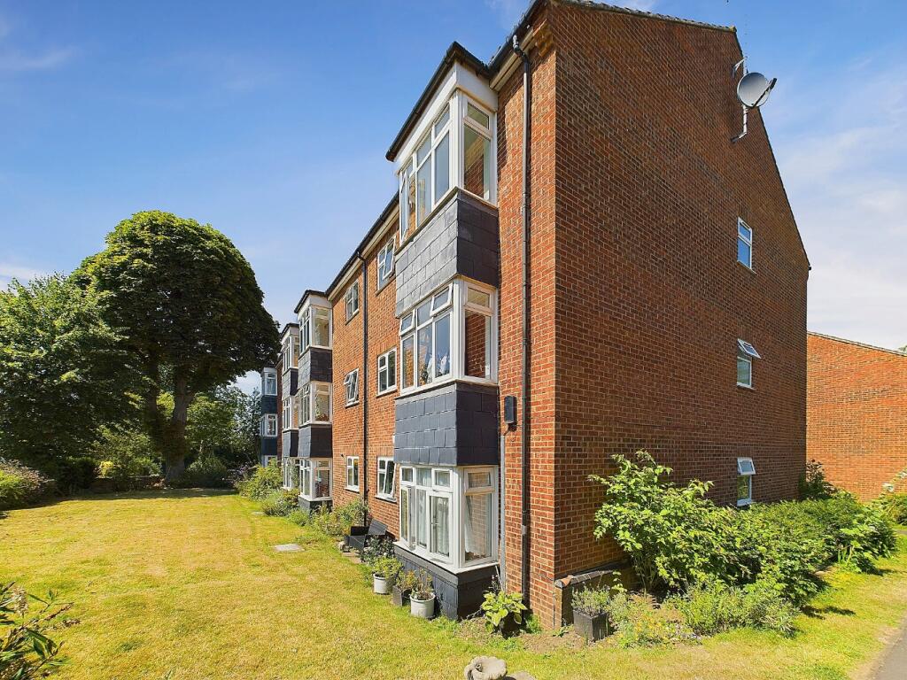 2 bed Apartment for rent in Ruxley. From Capital Estate Agents - Bromley 2 bed Apartment for rent in Ruxley. From Capital Estate Agents - Bromley