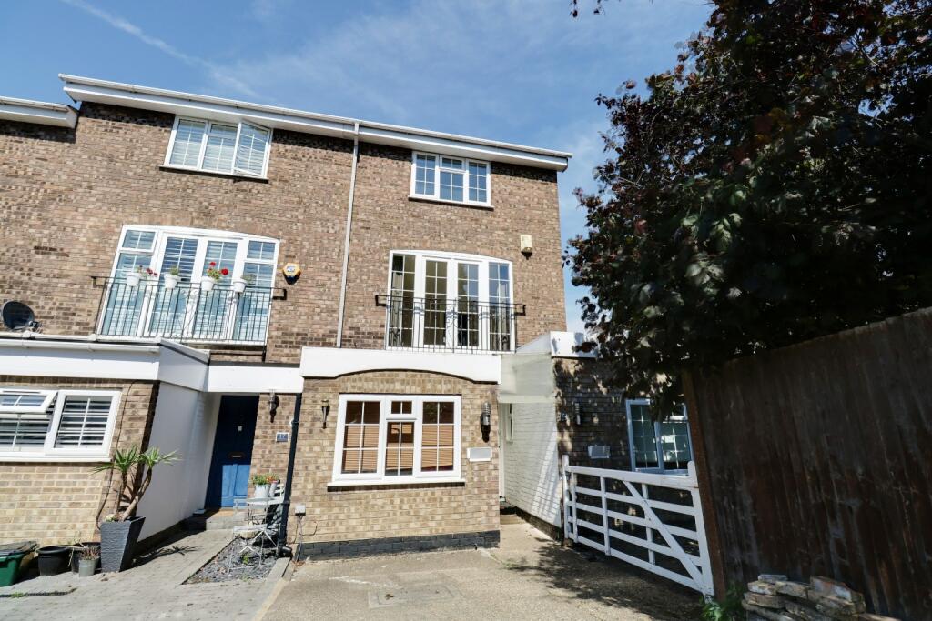 5 bed End of Terrace for rent in Beckenham. From Capital Estate Agents - Bromley 5 bed End of Terrace for rent in Beckenham. From Capital Estate Agents - Bromley