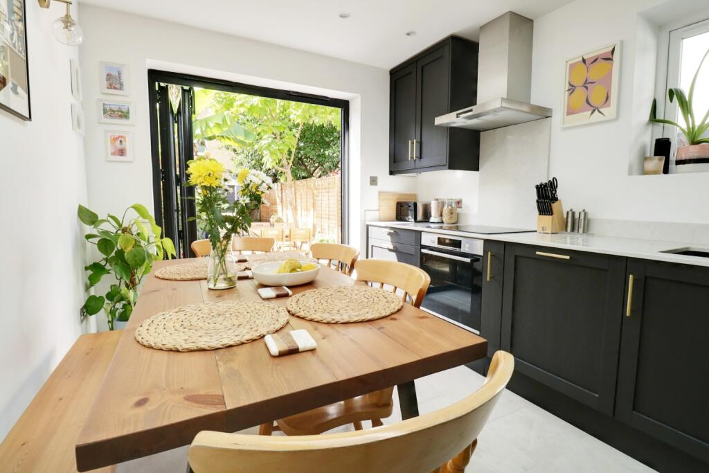 2 bed End of Terrace for rent in Keston Mark. From Capital Estate Agents - Bromley