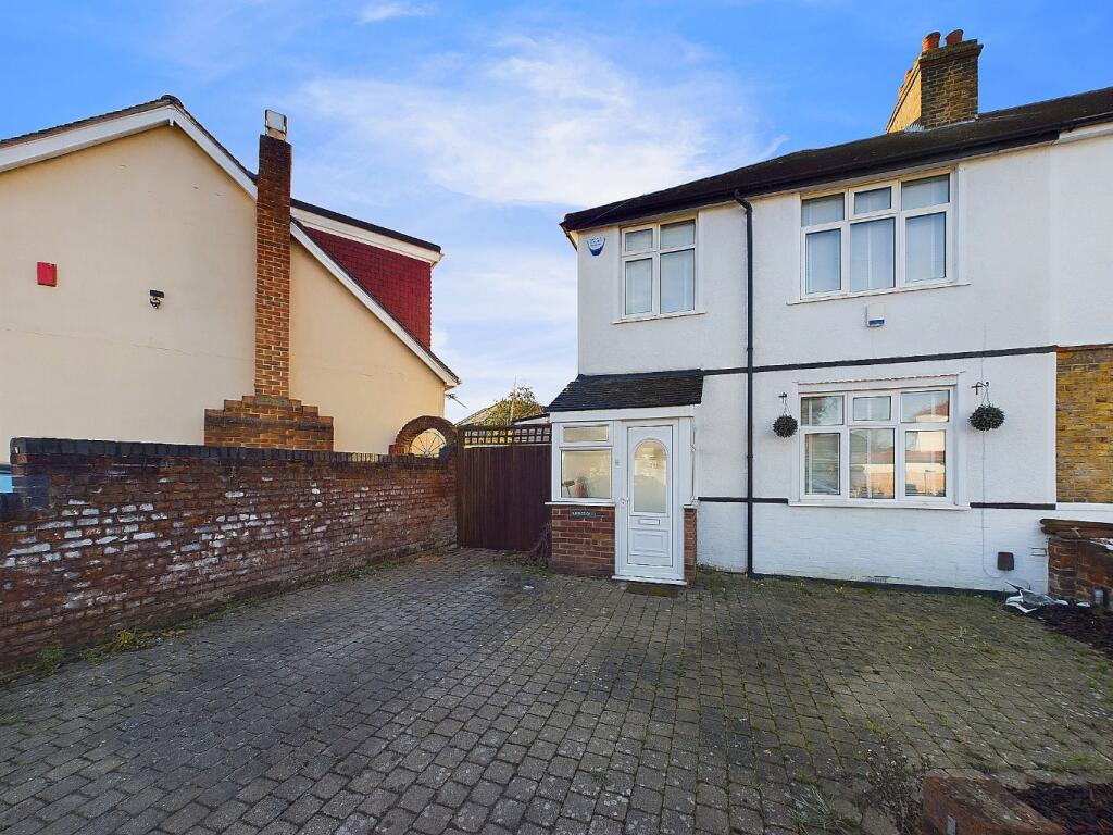 3 bed End of Terrace for rent in Sidcup. From Capital Estate Agents - Sidcup