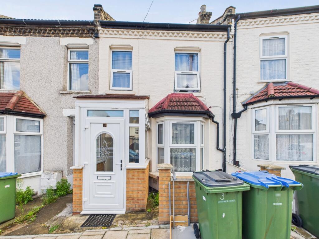 2 bed Mid Terraced House for rent in Woolwich. From Capital Estate Agents - Sidcup