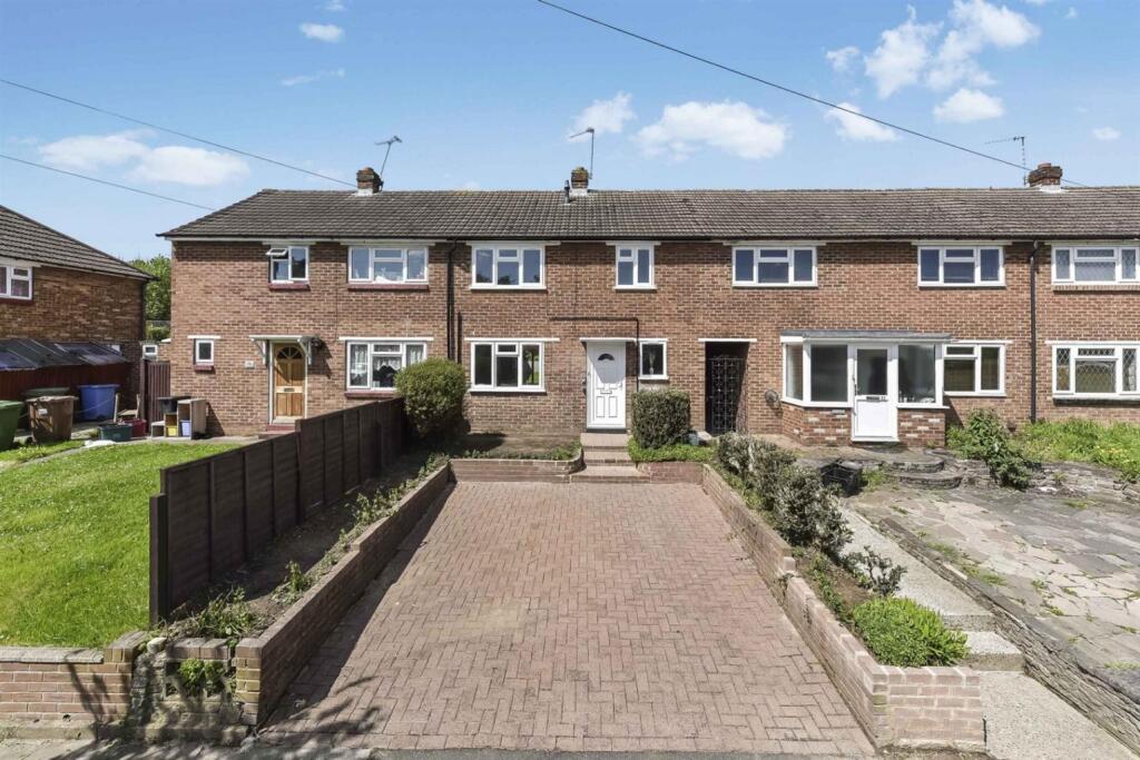 4 bed Mid Terraced House for rent in North Cray. From Capital Estate Agents - Sidcup