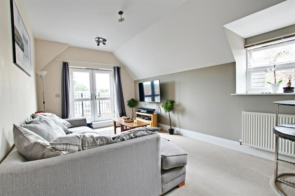 2 bed Apartment for rent in Ruxley. From Capital Estate Agents - Sidcup