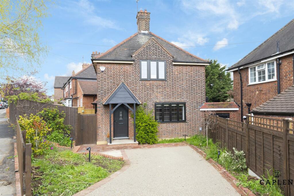 3 bed Detached House for rent in Chigwell. From Caplen Estates - Loughton