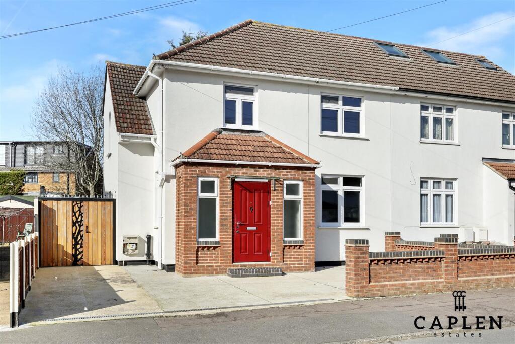 4 bed Detached for rent in Chigwell. From Caplen Estates - Buckhurst Hill