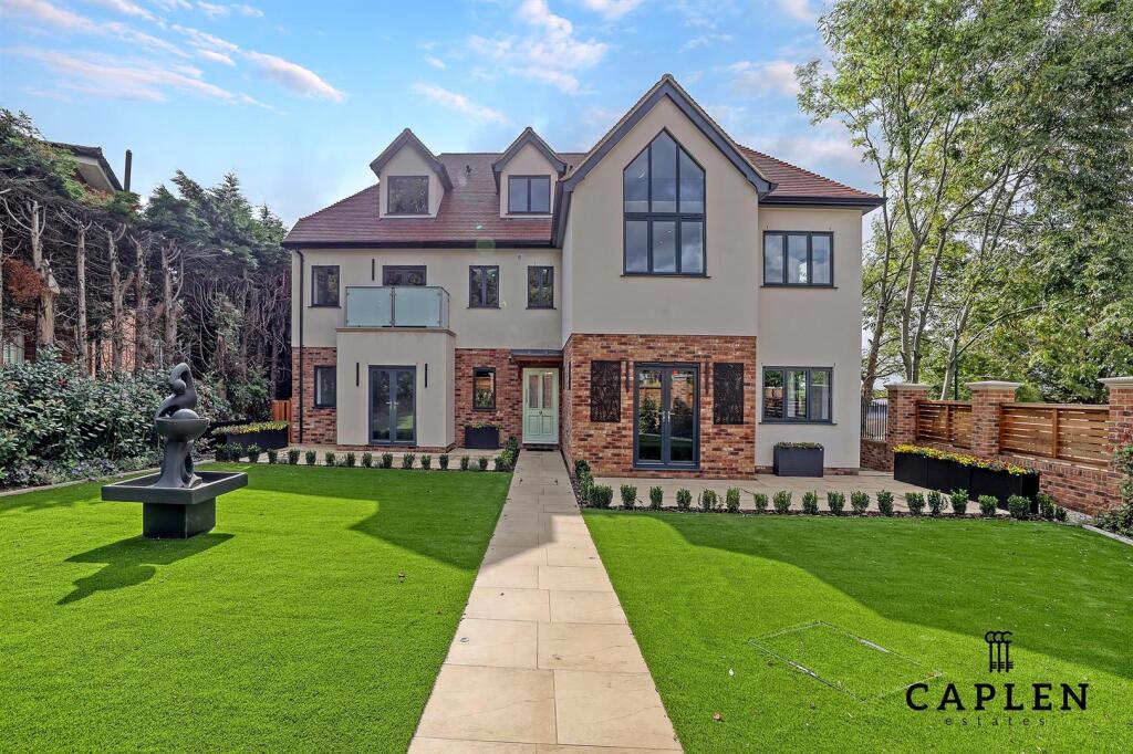 2 bed Apartment for rent in Chigwell. From Caplen Estates - Buckhurst Hill