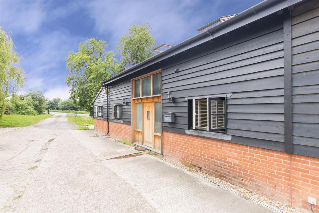 3 bed Semi Detached for rent in Nazeing. From Caplen Estates - Buckhurst Hill 3 bed Semi Detached for rent in Nazeing. From Caplen Estates - Buckhurst Hill