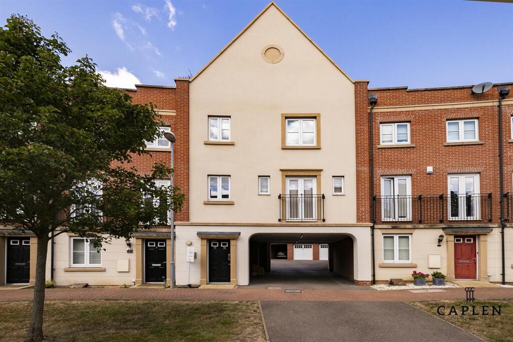 1 bed 1st Floor Flat for rent in Loughton. From Caplen Estates - Buckhurst Hill