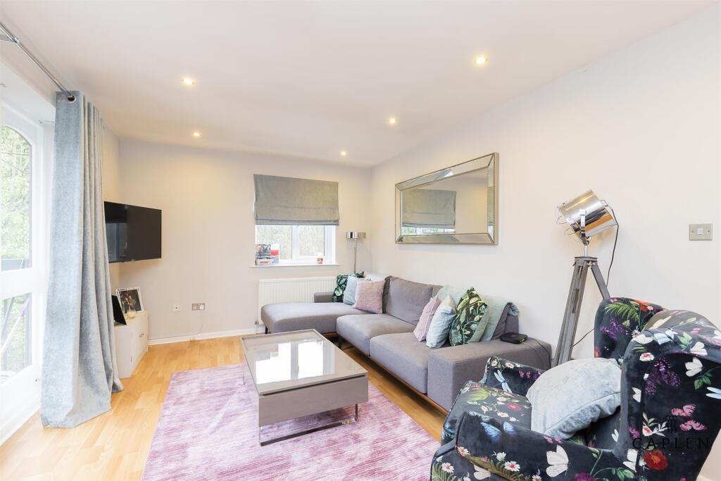 1 bed 1st Floor Flat for rent in Woodford. From Caplen Estates - Buckhurst Hill