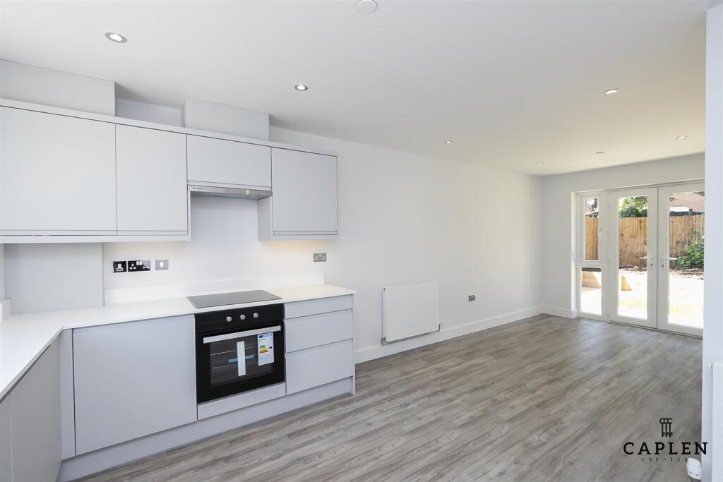2 bed Apartment for rent in Loughton. From Caplen Estates - Buckhurst Hill 2 bed Apartment for rent in Loughton. From Caplen Estates - Buckhurst Hill