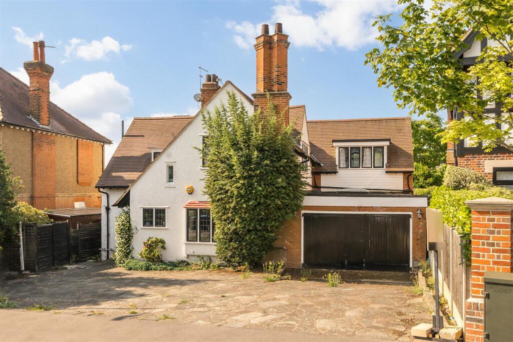4 bed Detached for rent in Sewardstonebury. From Caplen Estates - Buckhurst Hill
