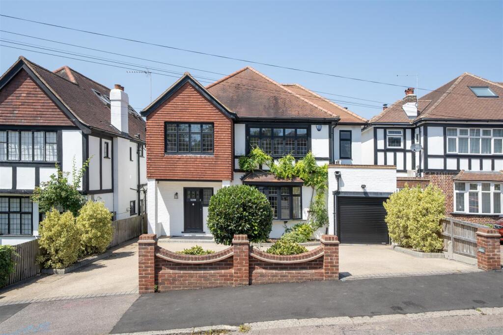 4 bed Detached for rent in Loughton. From Caplen Estates - Buckhurst Hill