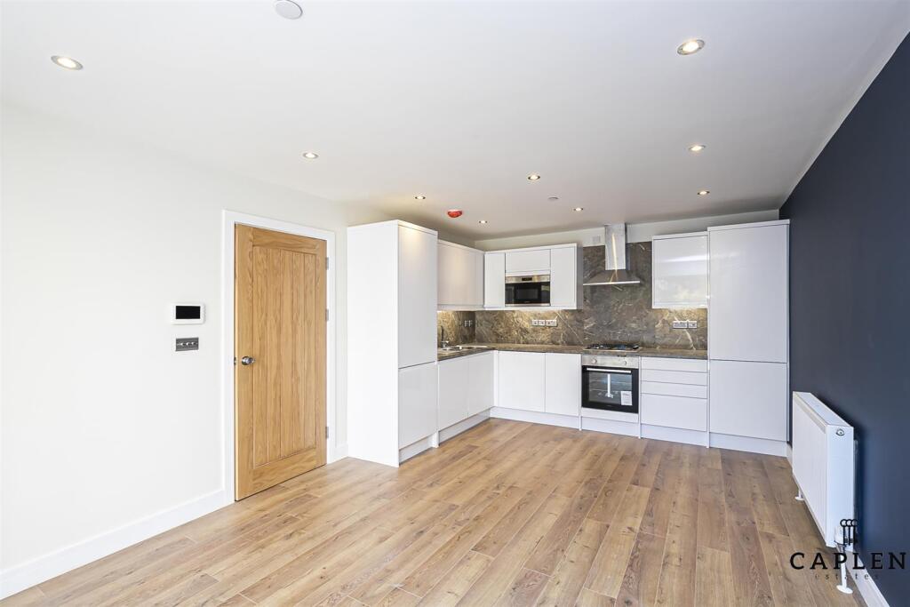 1 bed Apartment for rent in Woodford. From Caplen Estates - Buckhurst Hill 1 bed Apartment for rent in Woodford. From Caplen Estates - Buckhurst Hill
