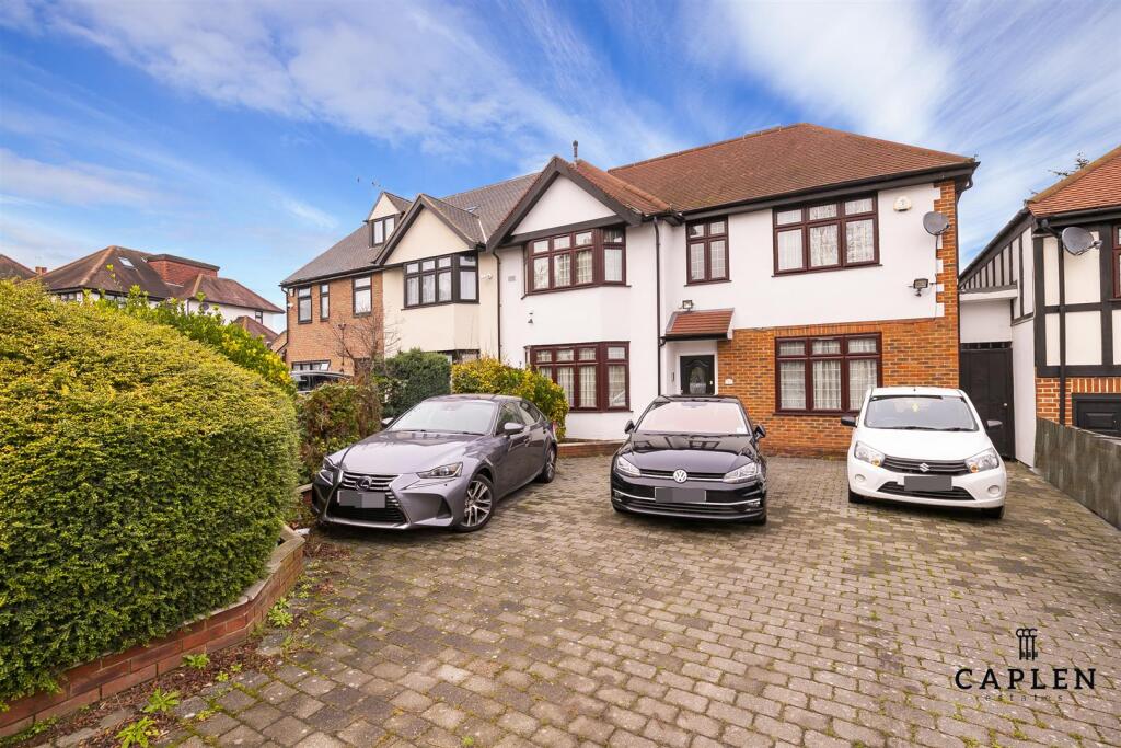 1 bed House Share for rent in Chigwell. From Caplen Estates - Buckhurst Hill