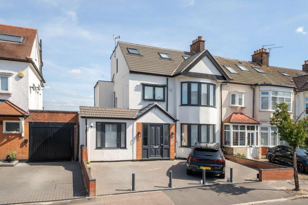 4 bed Detached for rent in Wanstead. From Caplen Estates - Buckhurst Hill 4 bed Detached for rent in Wanstead. From Caplen Estates - Buckhurst Hill