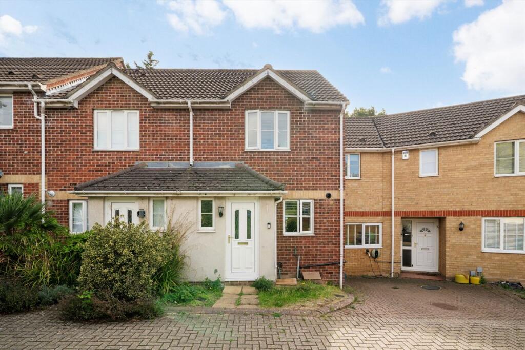 2 bed Mid Terraced House for rent in Woodford. From Caplen Estates - Buckhurst Hill 2 bed Mid Terraced House for rent in Woodford. From Caplen Estates - Buckhurst Hill