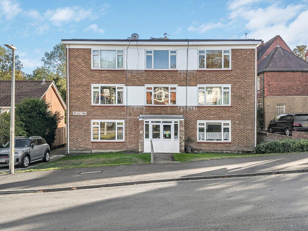 1 bed 1st Floor Flat for rent in Sewardstonebury. From Caplen Estates - Buckhurst Hill
