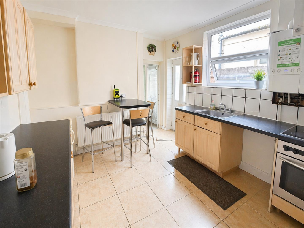 3 bed Mid Terraced House for rent in Cardiff. From Cardiff Estates & Lettings ltd - Cardiff
