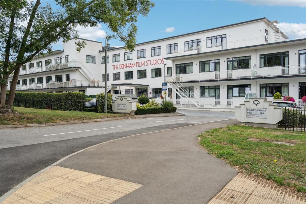 2 bed Apartment for rent in South Harefield. From Carter Duthie - Denham