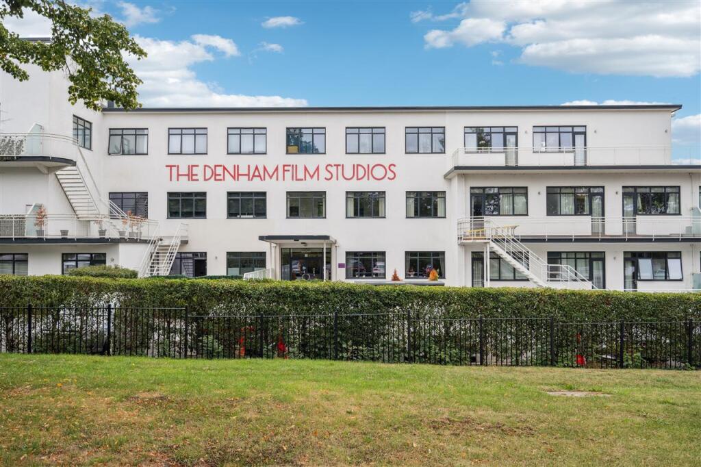 2 bed Apartment for rent in South Harefield. From Carter Duthie - Denham 2 bed Apartment for rent in South Harefield. From Carter Duthie - Denham