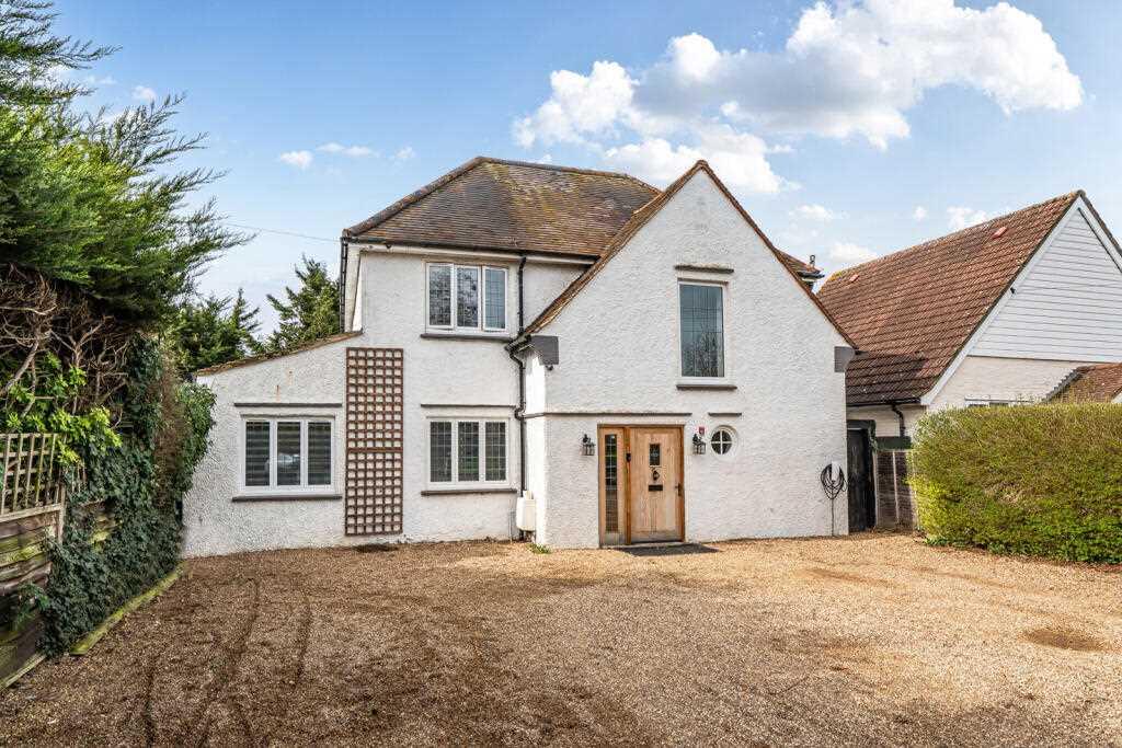 3 bed Detached for rent in Denham. From Carter Duthie - Denham 3 bed Detached for rent in Denham. From Carter Duthie - Denham