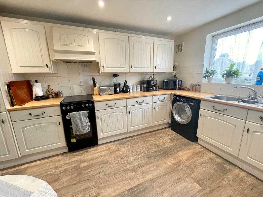 2 bed Apartment for rent in Higher Denham. From Carter Duthie - Denham 2 bed Apartment for rent in Higher Denham. From Carter Duthie - Denham