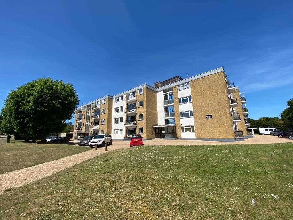 2 bed Apartment for rent in Denham. From Carter Duthie - Denham